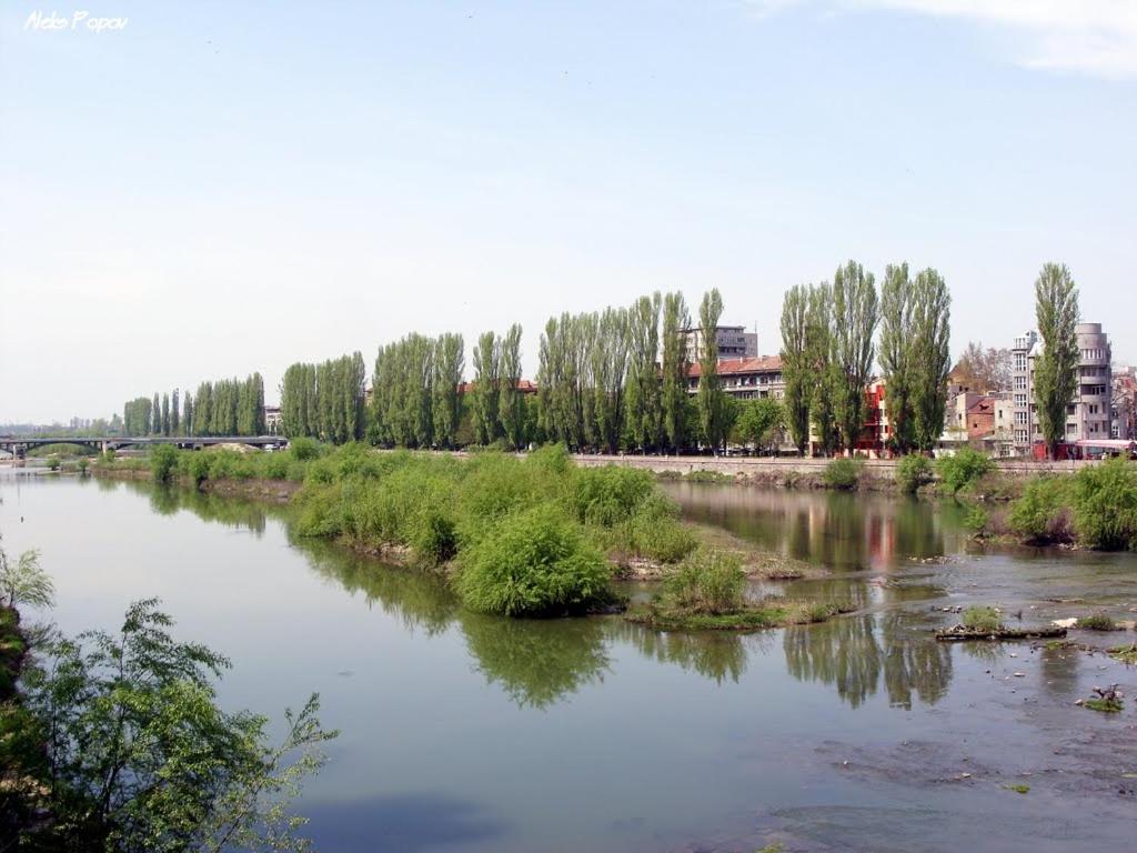 Riverside With Free Parking *