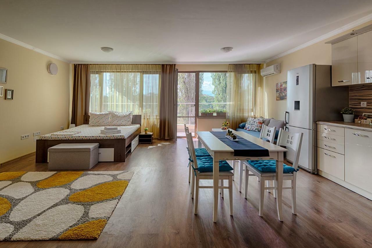 Apartment Riverside With Free Parking