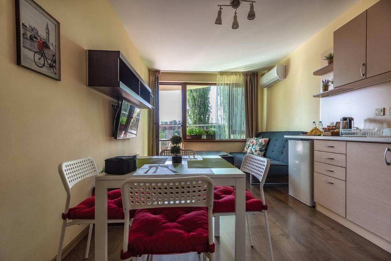 Riverside With Free Parking Apartment *